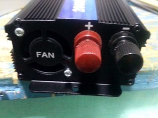 Inversor / convertidor  12V-220V,  2000W