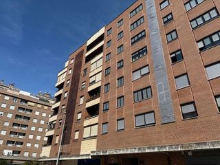 Piso en alquiler en Ermitagaña - Mendebaldea en Pamplona
