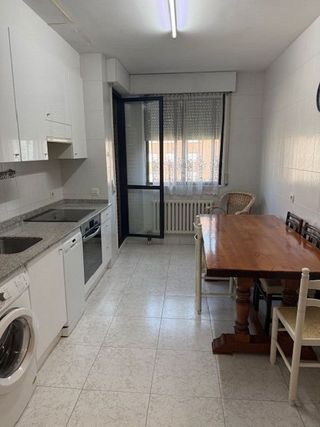 Piso en alquiler en Ermitagaña - Mendebaldea en Pamplona