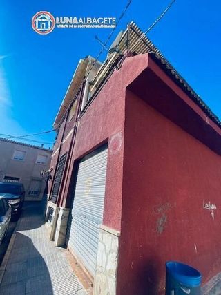 Casa adosada en venta en Hellín