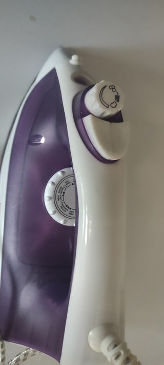 Ferro da stiro - viola e bianco