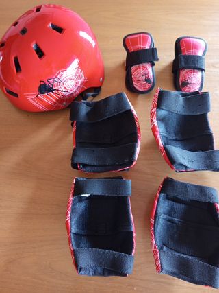 Casco y protecciones  bici niño araña rojo