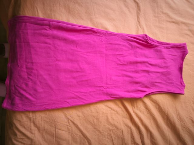 Vestido rosa ajustado