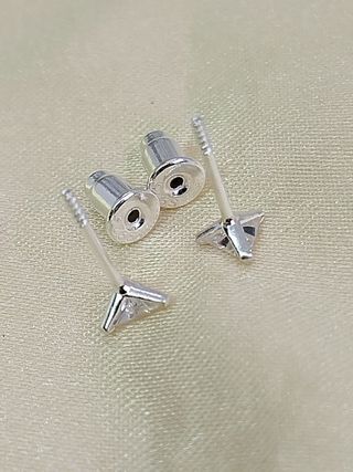 Pendientes para bebe triangulo plata de Ley 