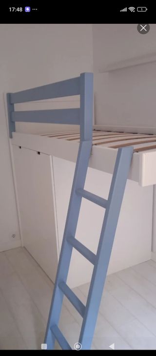 Cama alta con armario blanco 