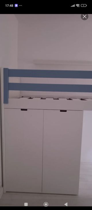 Cama alta con armario blanco 