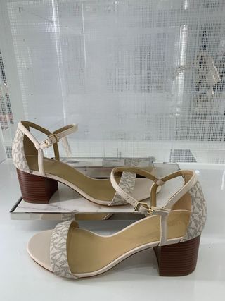 Sandalias vainilla logo