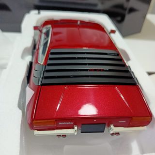 Lamborghini Urraco 1/18 Escala