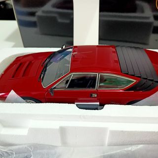 Lamborghini Urraco 1/18 Escala