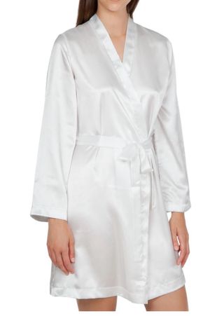Bata satinada blanca novia