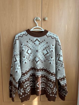 Suéter navideño beige y marrón