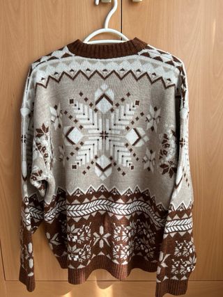 Suéter navideño beige y marrón