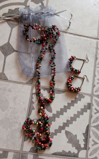 Collar y pendientes multicolor