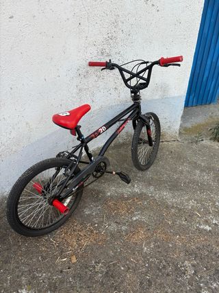 BMX Barracuda 20" negra/roja
