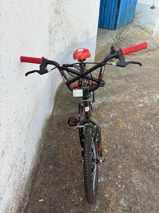 BMX Barracuda 20" negra/roja