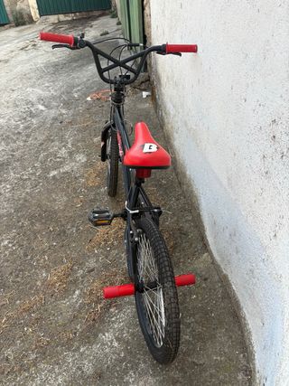 BMX Barracuda 20" negra/roja
