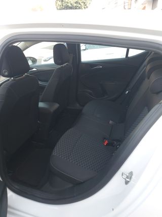 Opel Astra 2021