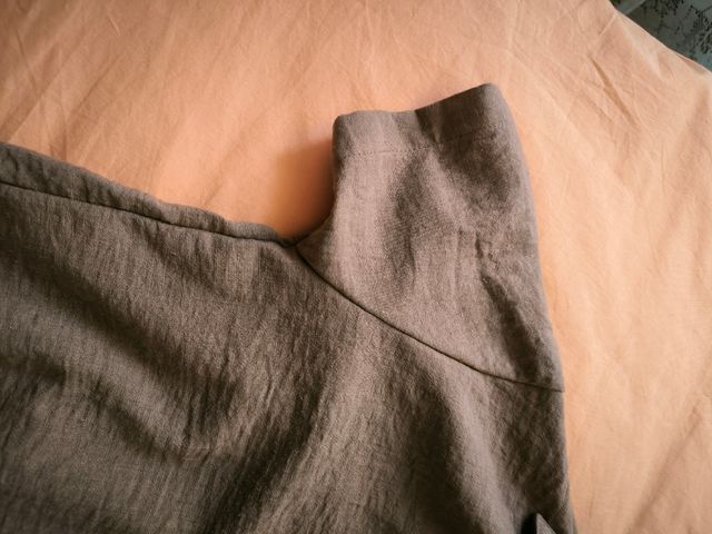 Blusa marrón tipo lino