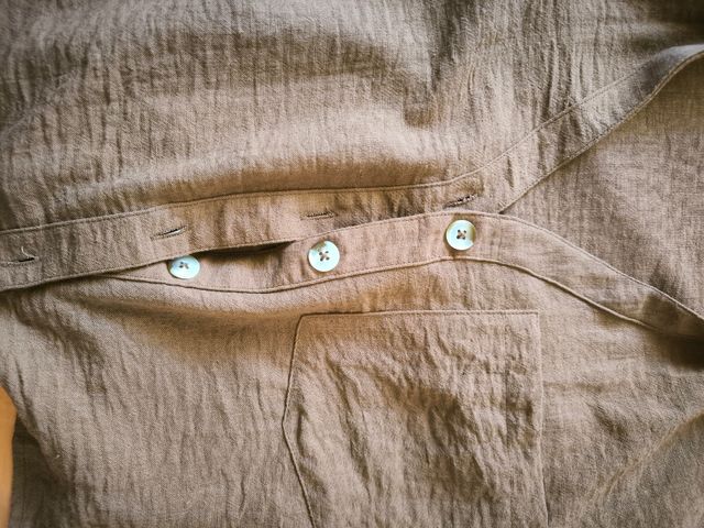 Blusa marrón tipo lino