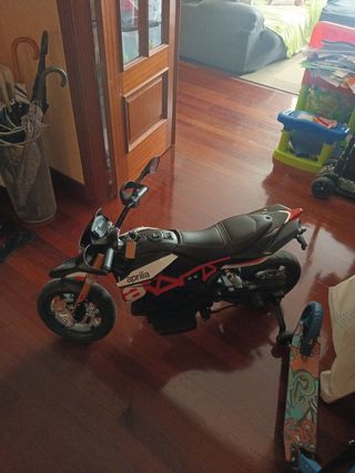 Moto Aprilia Infantil con USB