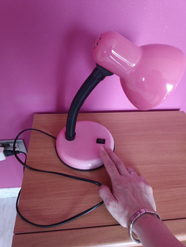 Lampada da tavolo rosa