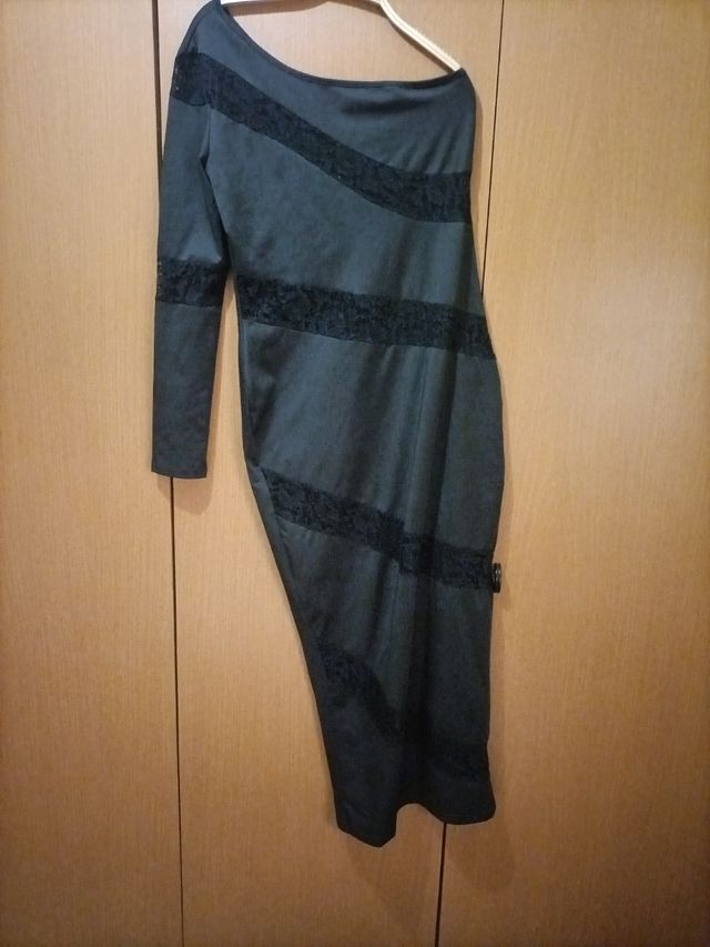 Vestido negro asimétrico
