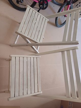 Mesa plegable blanca de jardín + 2 sillas