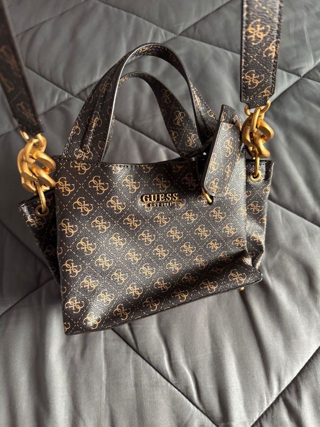 Bolso Guess marrón dorado