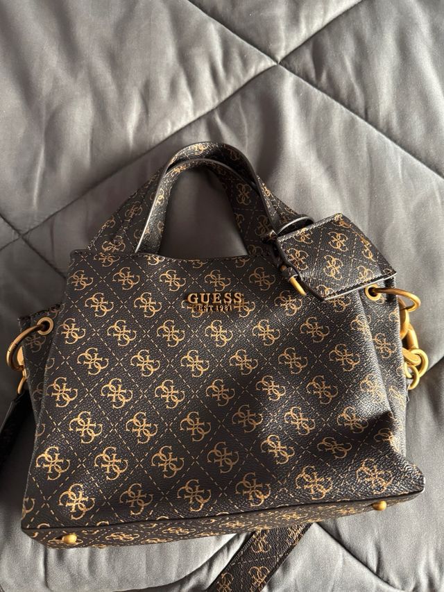 Bolso Guess marrón dorado