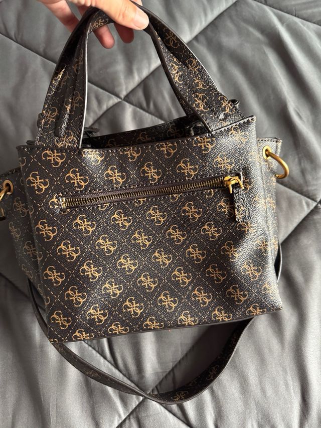 Bolso Guess marrón dorado