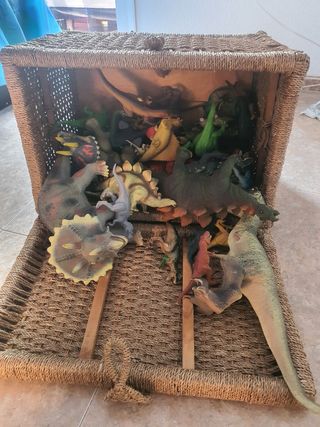Lote de dinosaurios de juguete