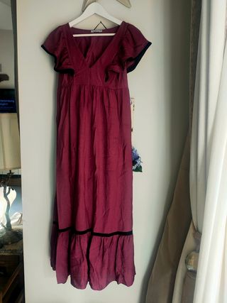 Vestido largo morado ribete negro