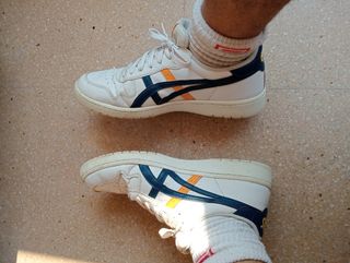 Zapatillas Asisc blancas y azules