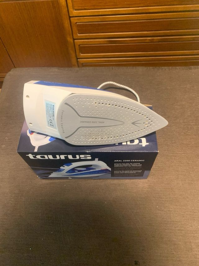 Ferro in ceramica Taurus ARAL 2200