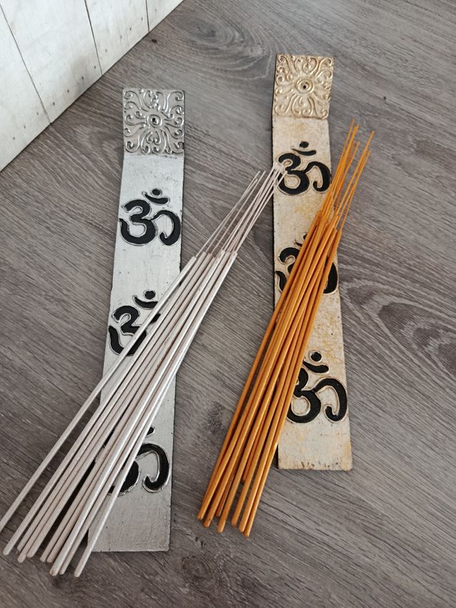 Quemador Incienso + 10 varillas oro/plata premium