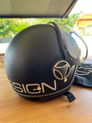 Casco Momo Design 