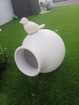 Vasija blanca con pájaro - Decoración