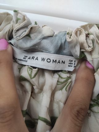 Blusa floral beige y azul