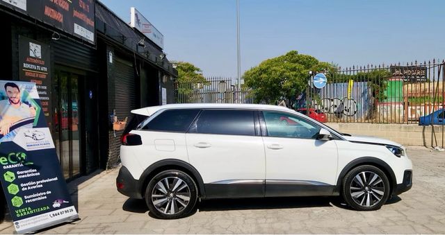 PEUGEOT 5008 1.2 PureTech S&S Allure 130 