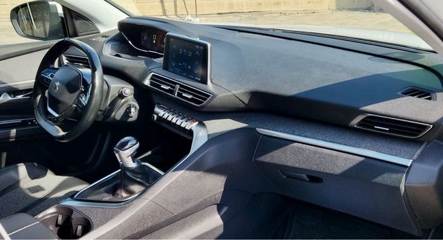 PEUGEOT 5008 1.2 PureTech S&S Allure 130 