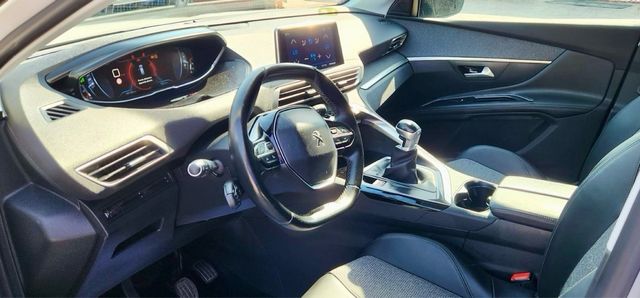 PEUGEOT 5008 1.2 PureTech S&S Allure 130 