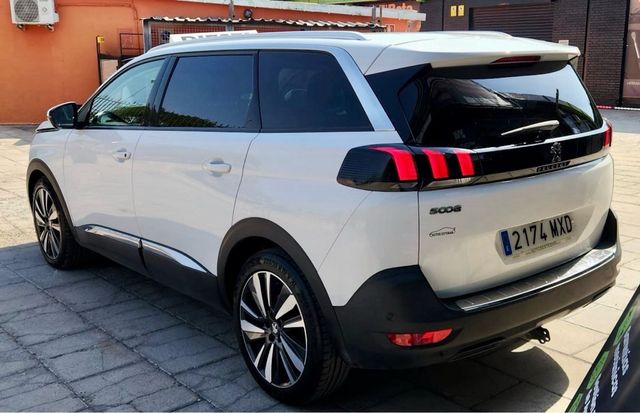 PEUGEOT 5008 1.2 PureTech S&S Allure 130 