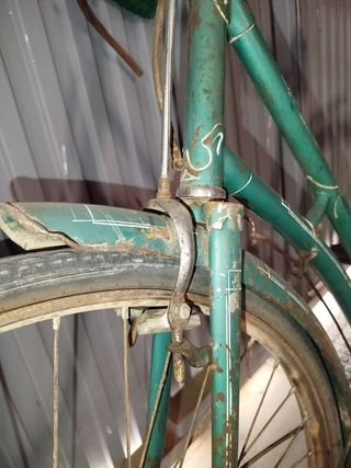 Bicicleta antigua verde