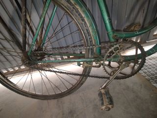 Bicicleta antigua verde