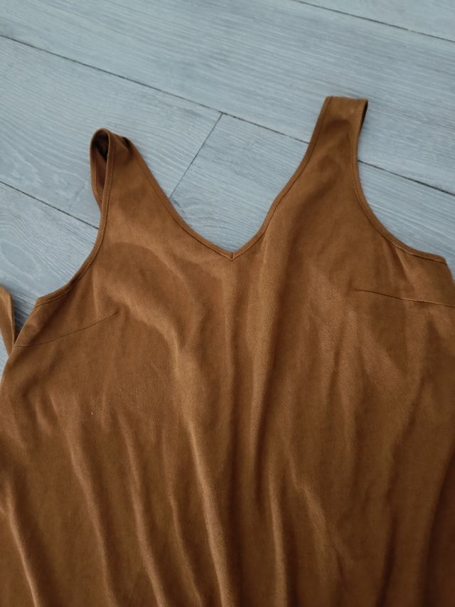 Vestido marrón suave