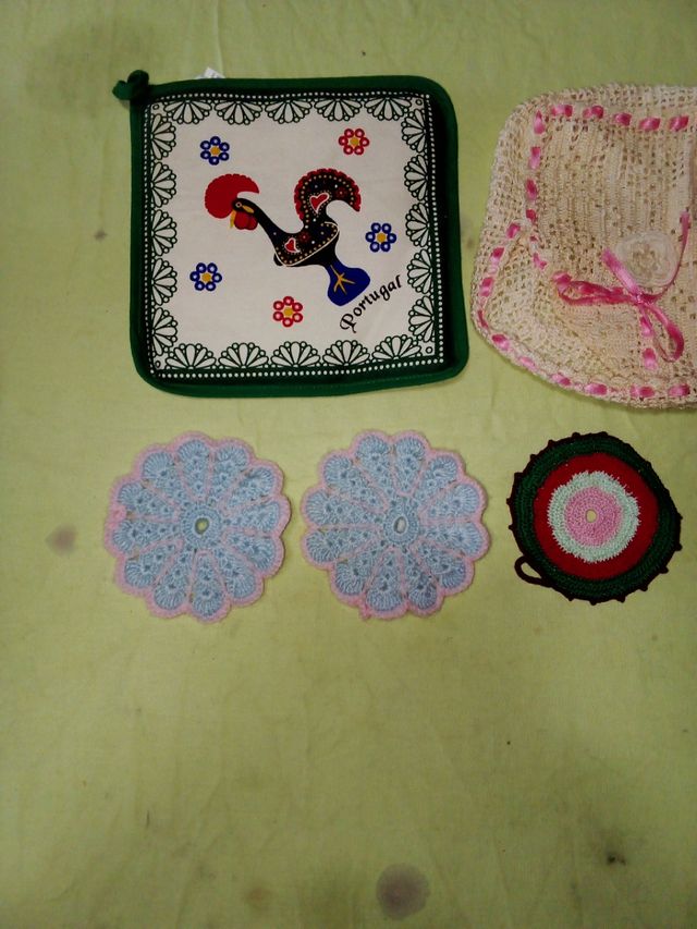 2 Posavasos+1 Cubre horno+1 Bolsa de crochet