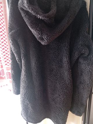 Chaqueta polar negra larga