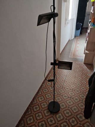 Lampara de pie moderna negra