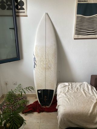 Tabla surf en Lanzote. Aloha 5’10" MEJOR VERLA 