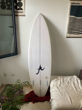 Tabla surf en Lanzote. Aloha 5’10" MEJOR VERLA 